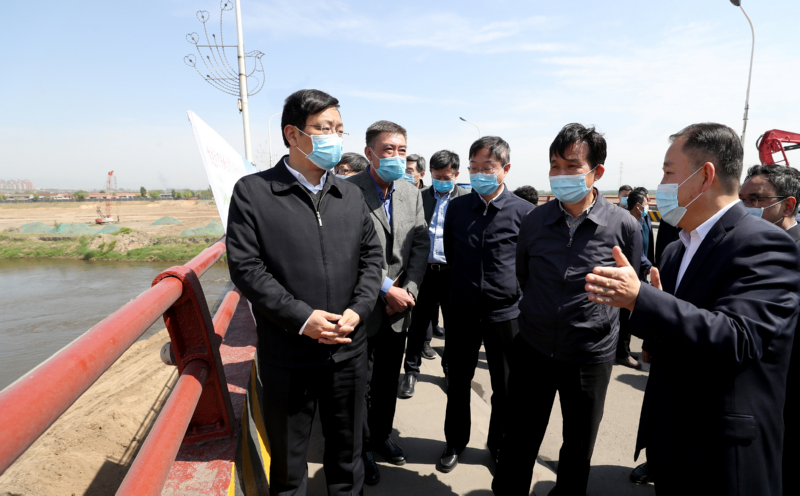 水利部黄河水利委员会党组书记,主任岳中明一行深入河津市和新绛县