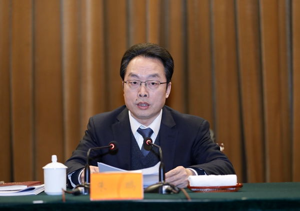 市委副書記、市長主持會議并講話。 記者 閆鑫 攝1_副本.jpg