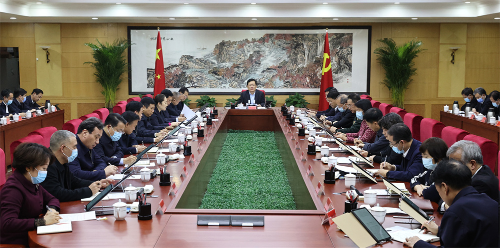 丁小強主持召開市委常委會（擴大）會議