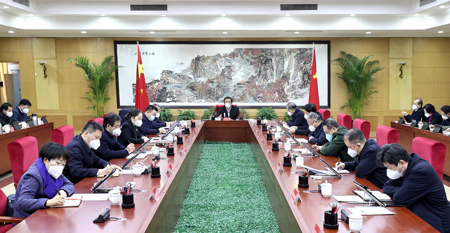 丁小强主持召开市委常委会（扩大）会议暨市委理论学习中心组学习会议