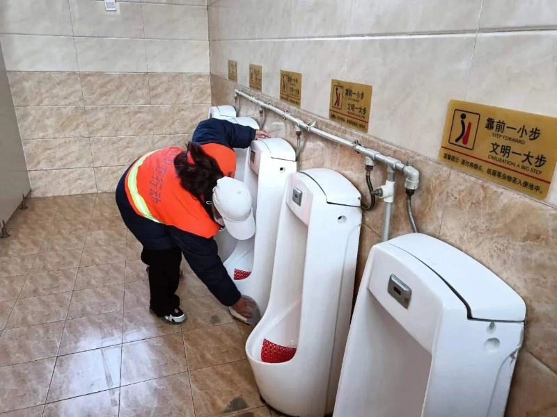 优秀工人先进个人事迹材料范文_三八红旗手工人事迹材料_环卫工人事迹